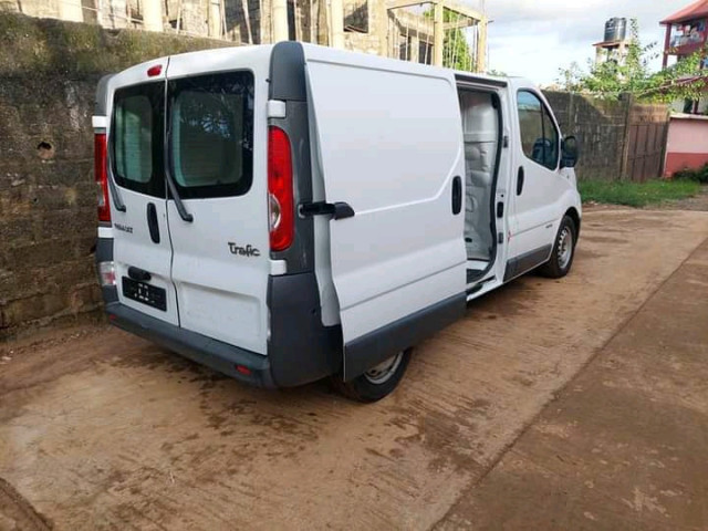 Renault Trafic, Camiões - Autocarros, Bissau