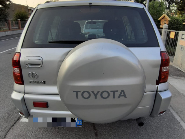 Toyota RAV4, Carros, Bissau