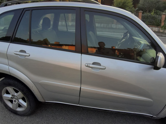 Toyota RAV4, Carros, Bissau