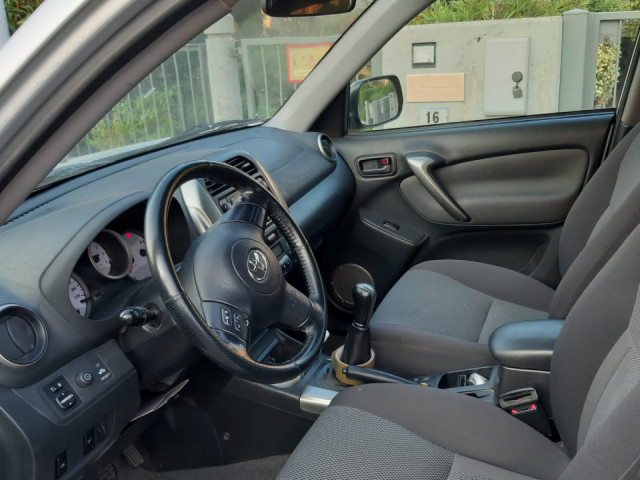 Toyota RAV4, Carros, Bissau