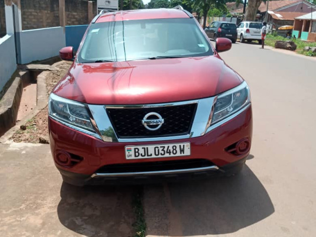 Nissan Pathfinder, Carros, Bissau