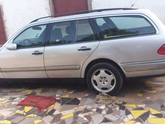 Mercedes num bom preço, Carros, Bissau
