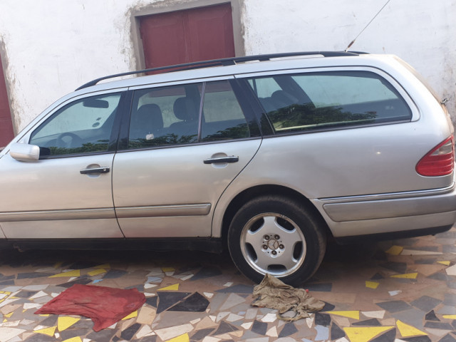 Mercedes num bom preço, Carros, Bissau