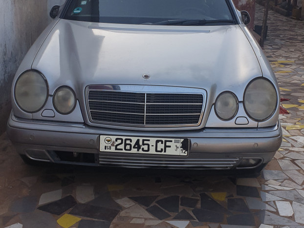 Mercedes num bom preço, Carros, Bissau