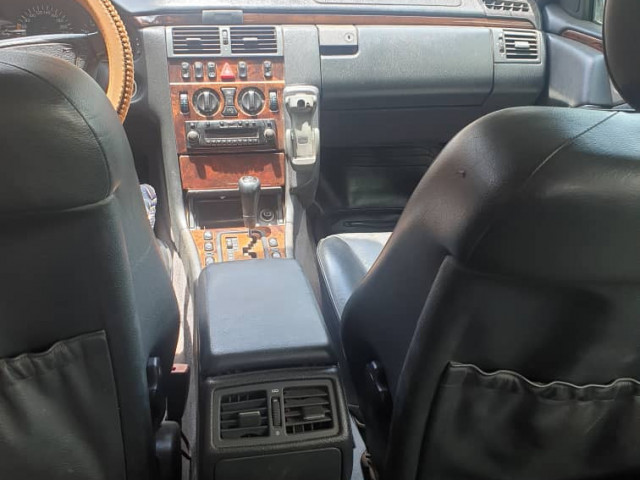 Mercedes num bom preço, Carros, Bissau