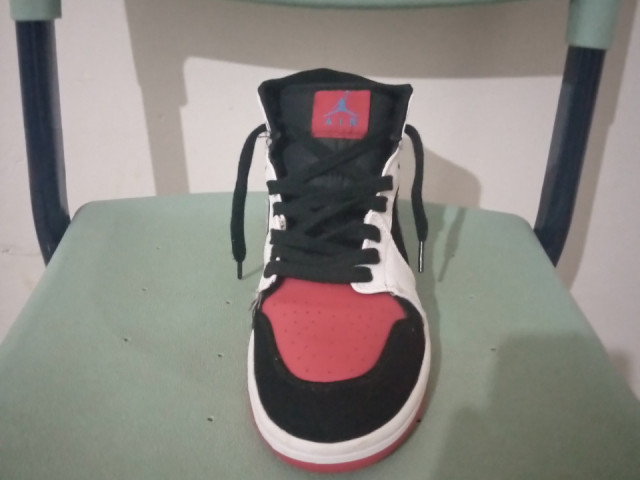 Air Jordan 1, Calçado, Bissau