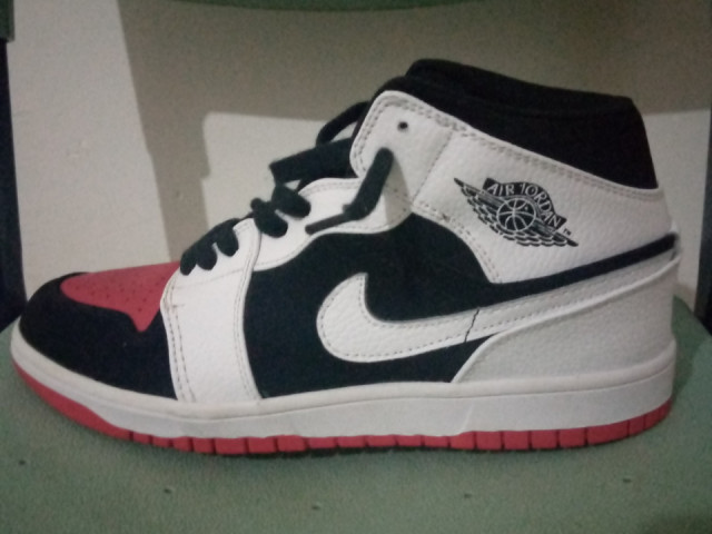 Air Jordan 1, Calçado, Bissau