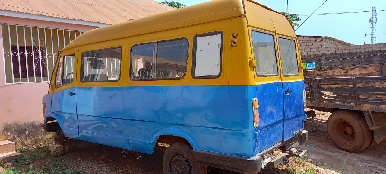 Toca toca, Carros, Bissau