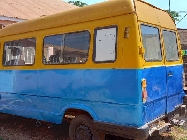 Toca toca, Carros, Bissau