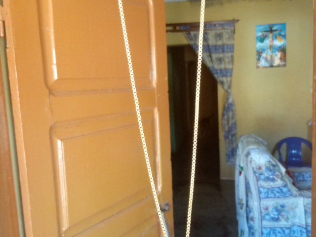Corrente e cruz, Jóias - Relógios, Bissau