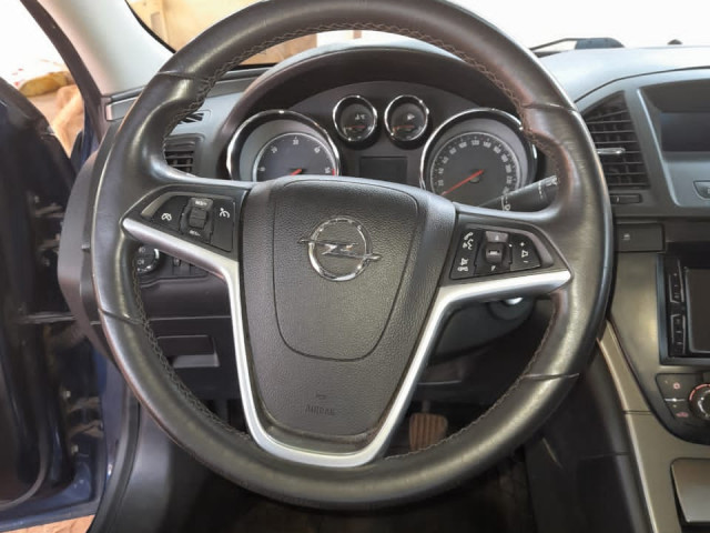 Opel Insignia, Carros, Bissau