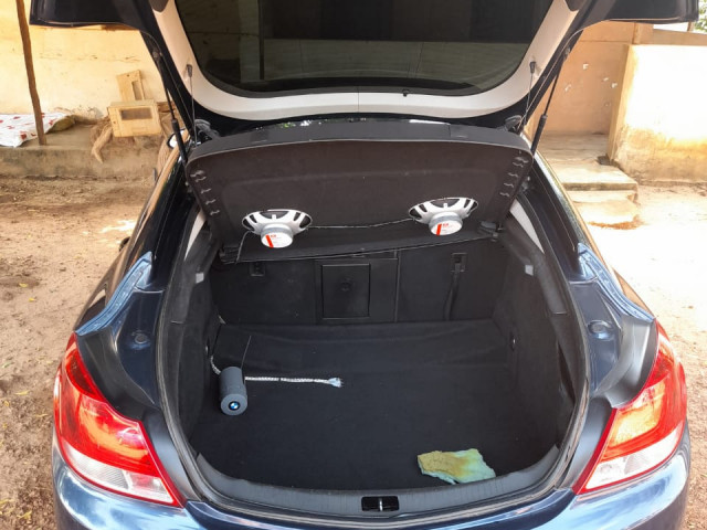 Opel Insignia, Carros, Bissau