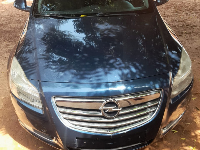 Opel Insignia, Carros, Bissau