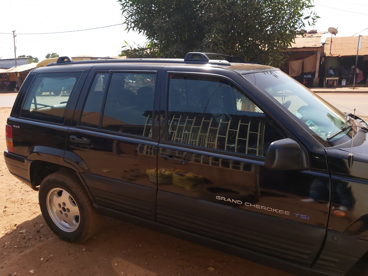 Jeep Cherokee, Carros, Bissau