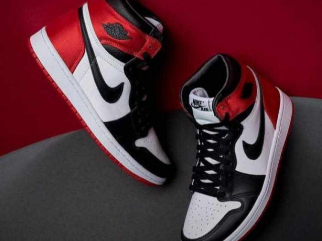 Sapato diferente Nike Jordan, Calçado, Bissau