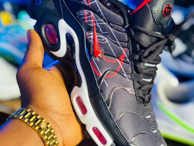 Nike Tn, Calçado, Bissau
