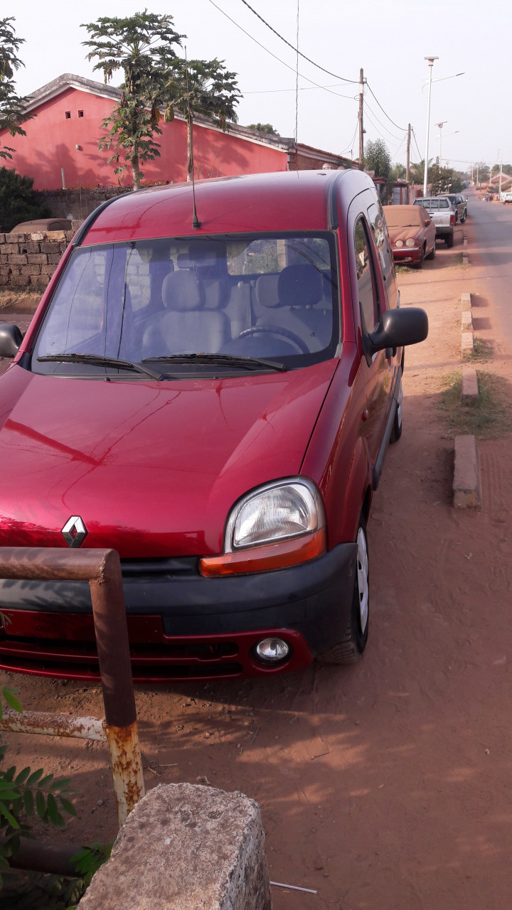 Renault Kangoo, Carros, Bissau