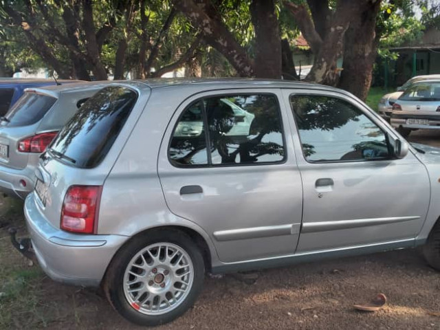 Nissan Micra, Carros, Bissau