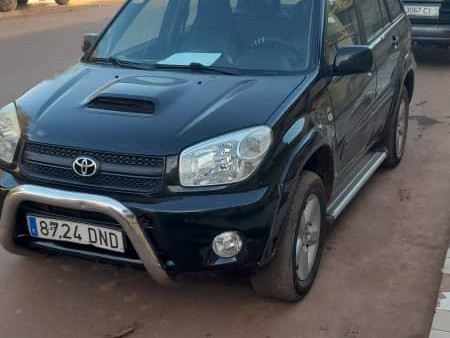 Toyota RAV4, Carros, Bissau