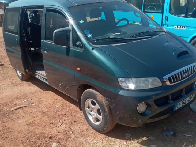 Hyundai Satellite, Camiões - Autocarros, Bissau