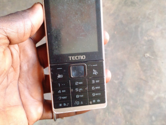 Tecno, Telemóveis, Quebo