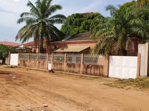 Lar Bairro de ajuda 2 fase, Casas, Bissau