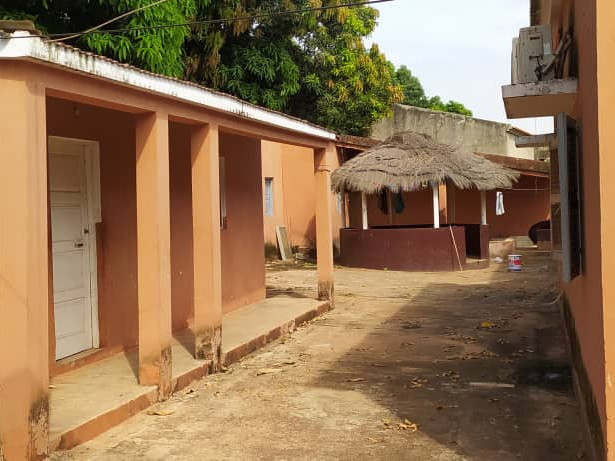 Lar Bairro de ajuda 2 fase, Casas, Bissau