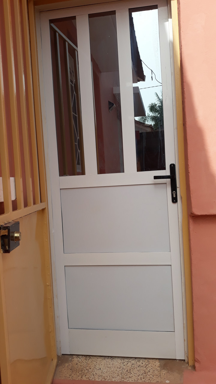 Porta aluminio v, Portas - Janelas, Bissau