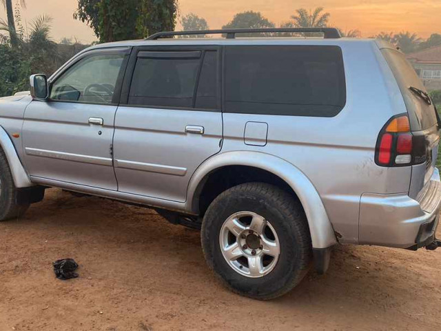 Mitsubishi Pajero, Carros, Bissau