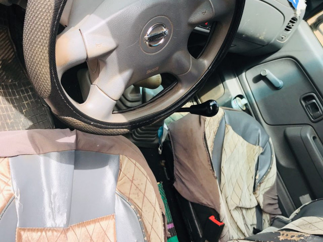Nissan Navara, Carros, Bissau