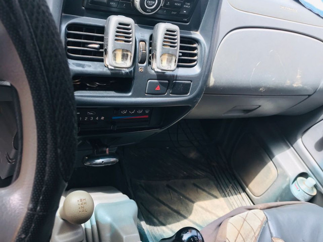 Nissan Navara, Carros, Bissau