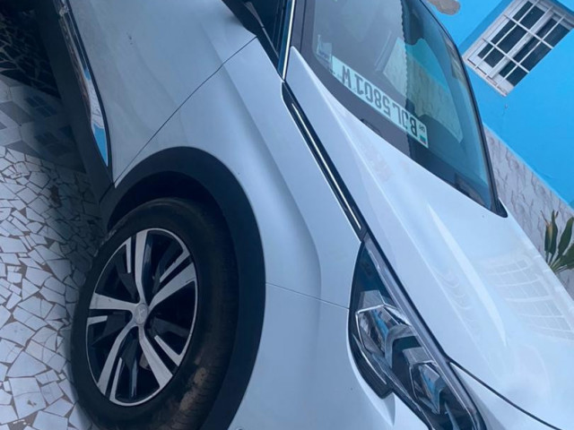 Peugeot 3008, Carros, Bissau
