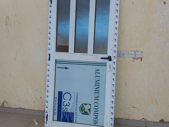 Diferentes Portas, Portas - Janelas, Bissau