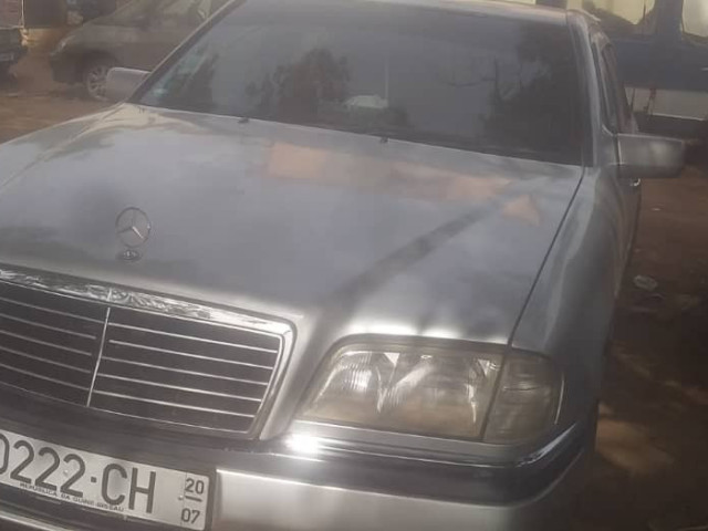 Mercedes-Benz C-Class, Carros, Bissau
