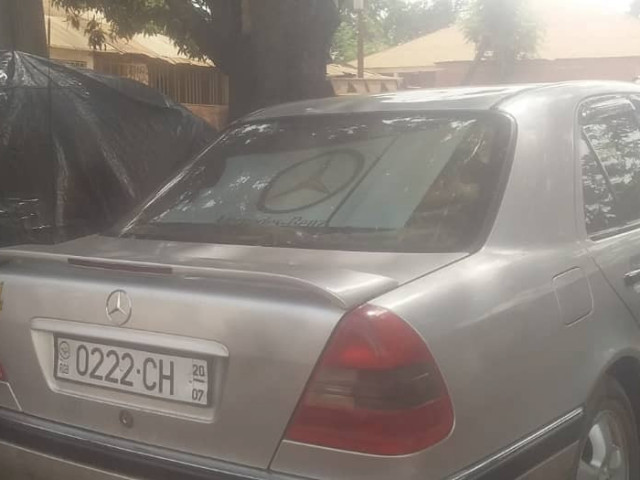 Mercedes-Benz C-Class, Carros, Bissau