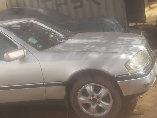 Mercedes-Benz C-Class, Carros, Bissau