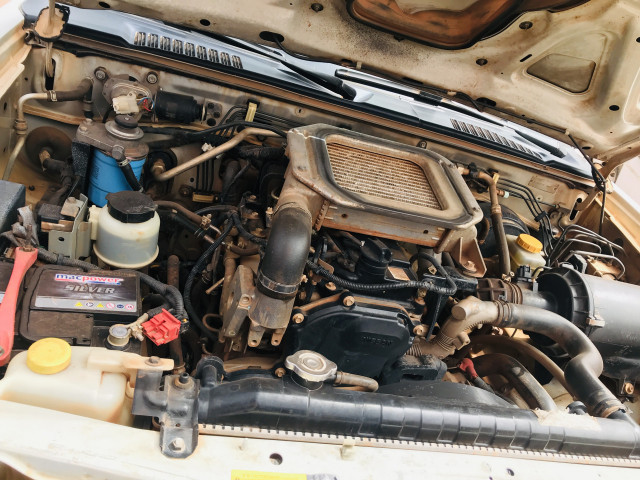 Nissan NP 300, Carros, Bissau