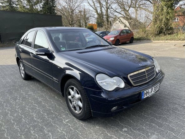 Mercedes-Benz C-Class, Carros, Bissau
