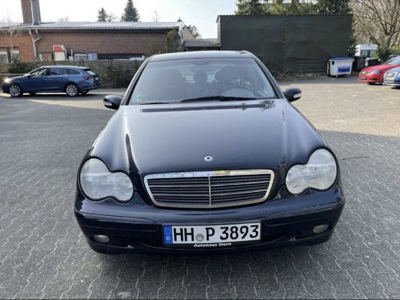 Mercedes-Benz C-Class, Carros, Bissau
