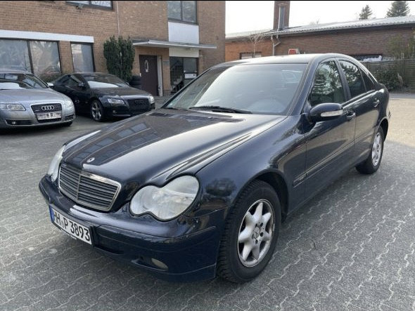 Mercedes-Benz C-Class, Carros, Bissau