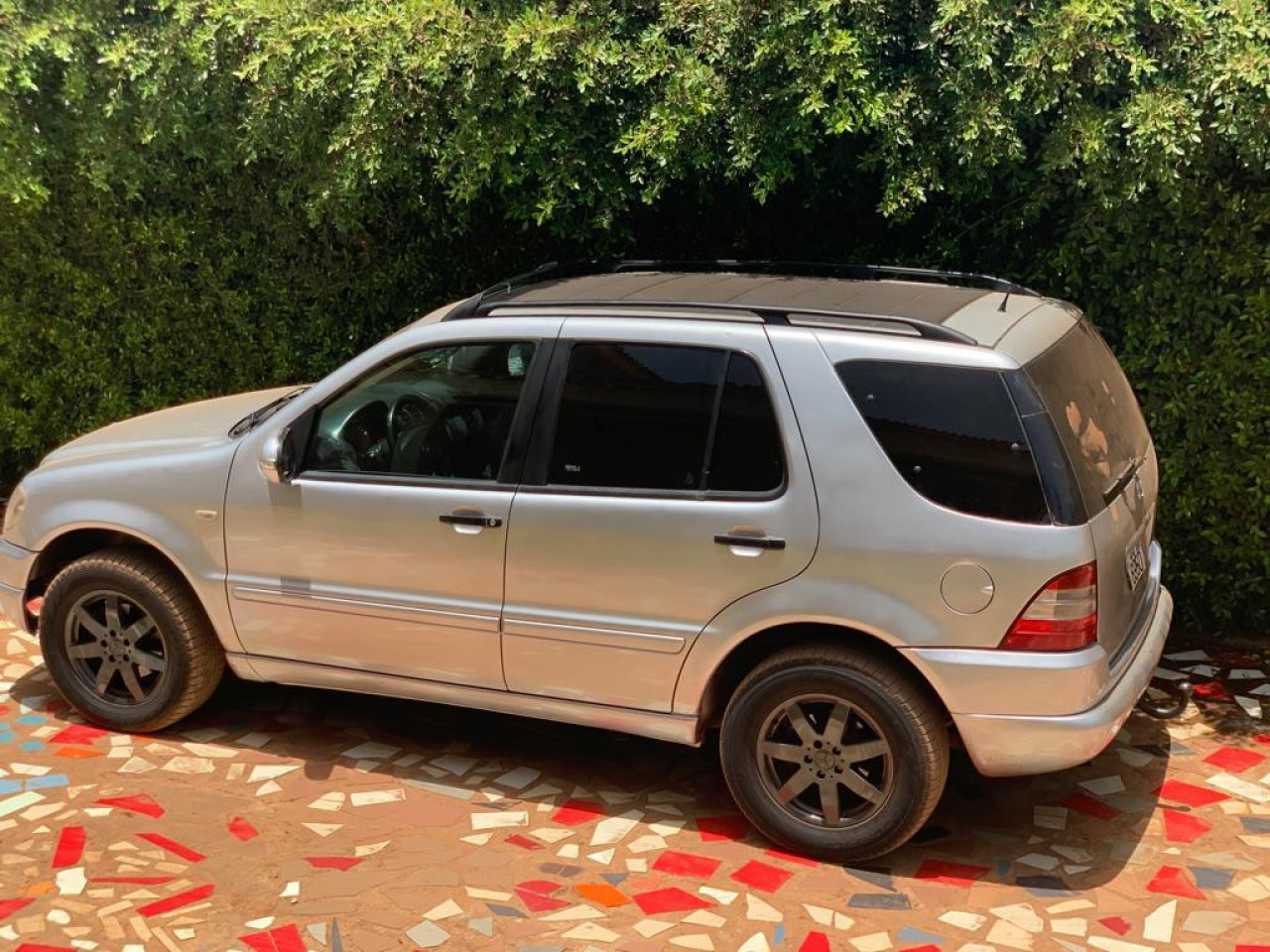 Mercedes ML, Carros, Bissau
