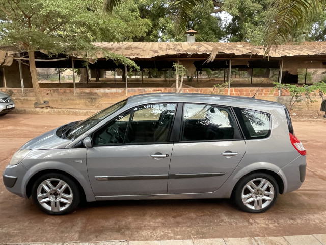 Renault Scenic, Carros, Bissau