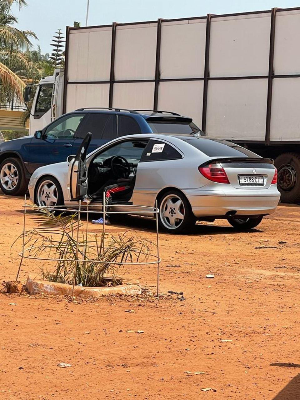 Mercedes-Benz C-Class, Carros, Bissau