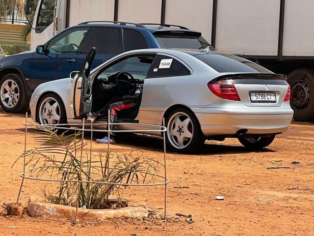 Mercedes-Benz C-Class, Carros, Bissau