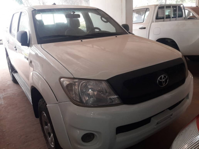 Toyota Hilux, Carros, Bissau