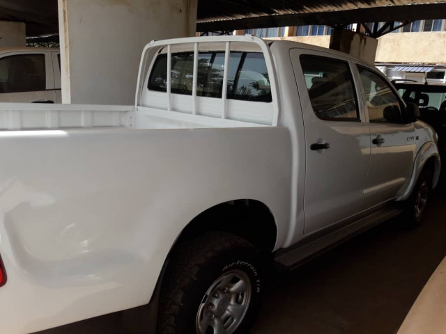 Toyota Hilux, Carros, Bissau