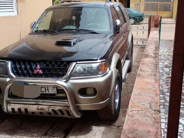 Différents Mitsubishi Pajero, Carros, Bissau