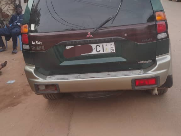 Différents Mitsubishi Pajero, Carros, Bissau