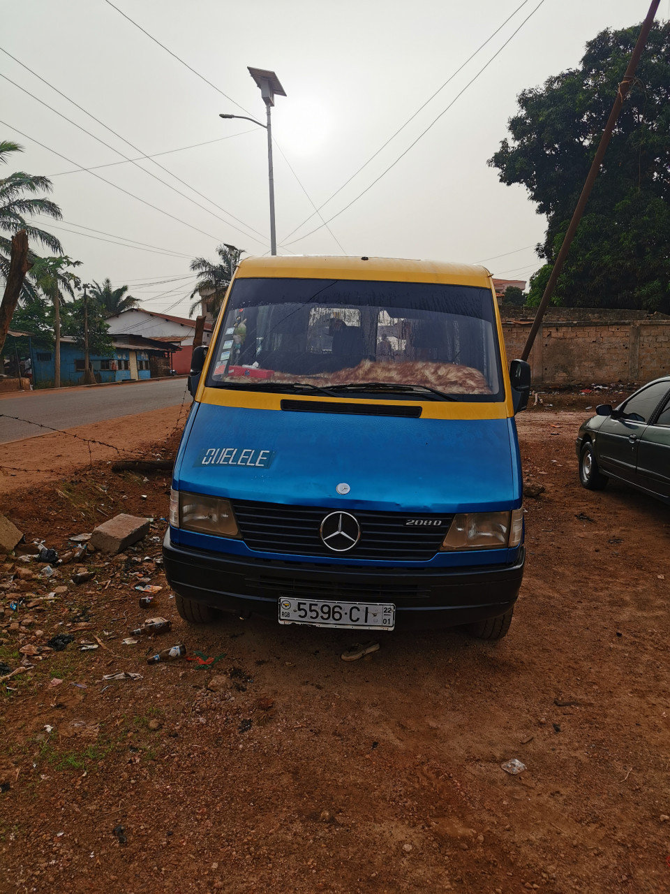 Mercedes-Benz Sprinter, Carros, Bissau