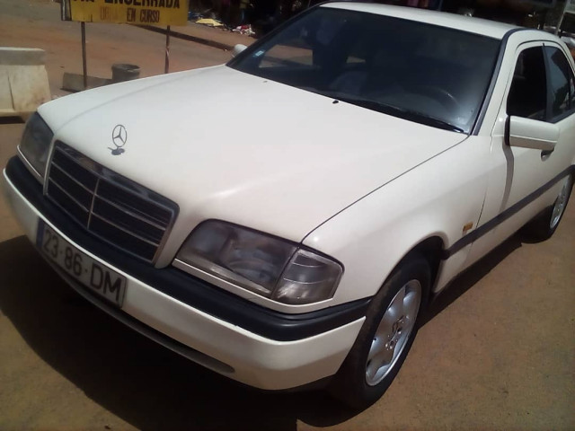 Mercedes-Benz C-Class, Carros, Bissau